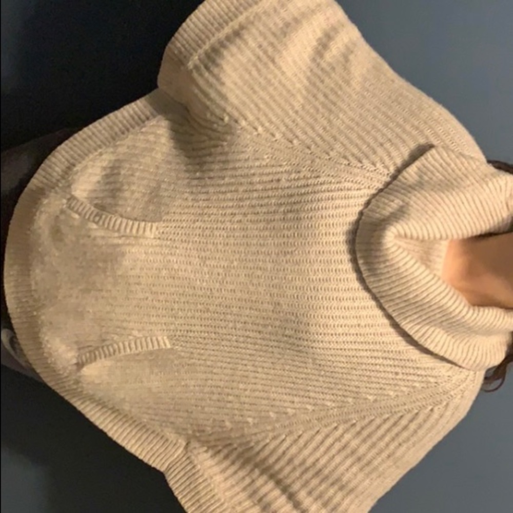 Nude Calvin Klein poncho